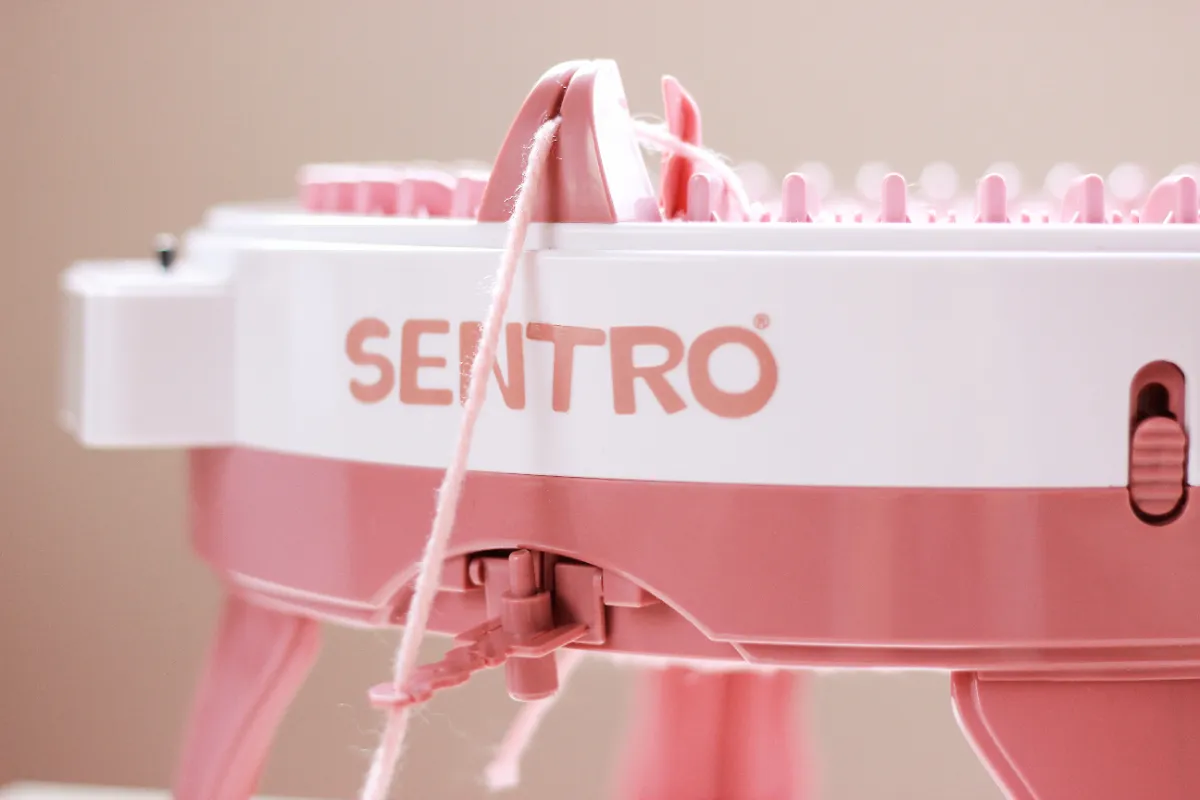 SENTRO 48針手搖編織機，編織過程示意圖