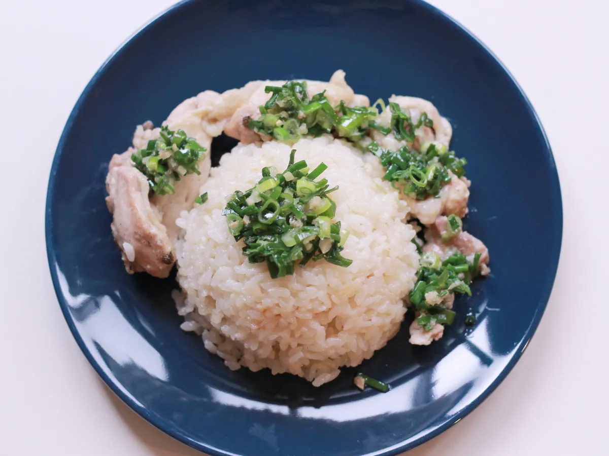 史雲生極鮮清雞湯料理＿蔥油雞肉飯＿淋上蔥油醬即可食用