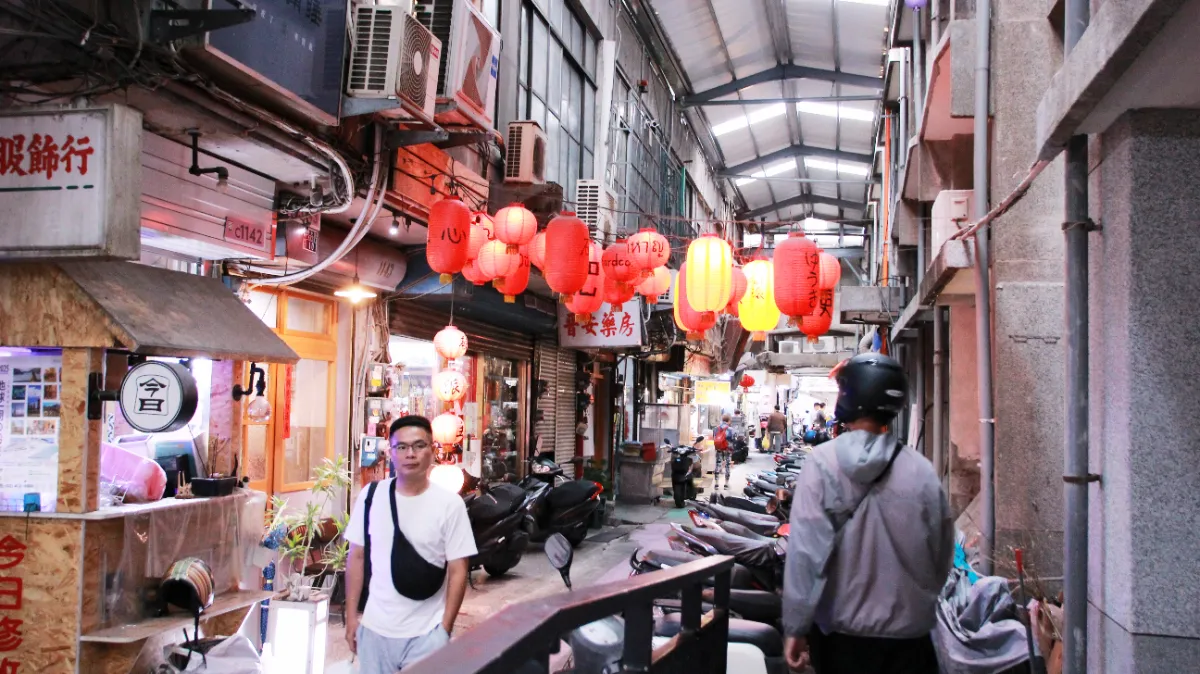 探店筆記|新竹東門市場人氣餐廳:硬漢主廚必吃料理推薦!