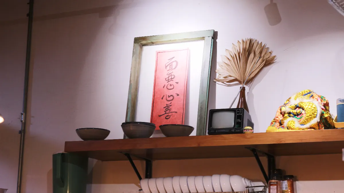 探店筆記|新竹東門市場人氣餐廳:硬漢主廚必吃料理推薦!