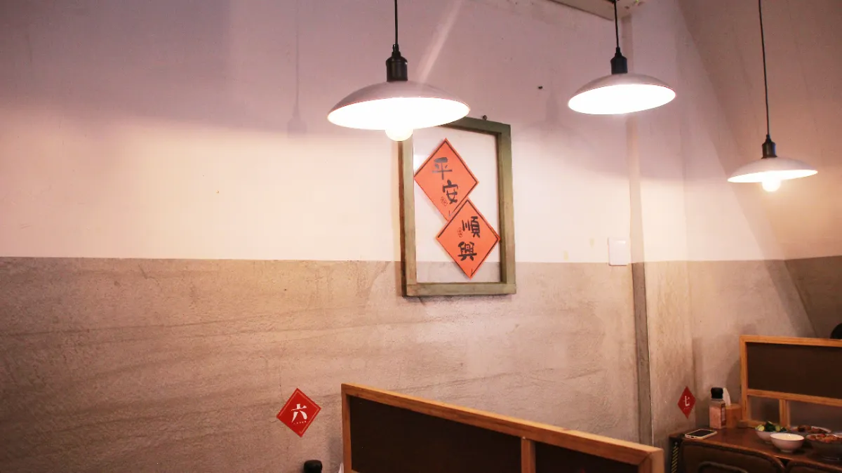 探店筆記|新竹東門市場人氣餐廳:硬漢主廚必吃料理推薦!